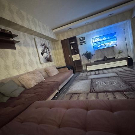 Appartamento Luxury Bucarest Esterno foto