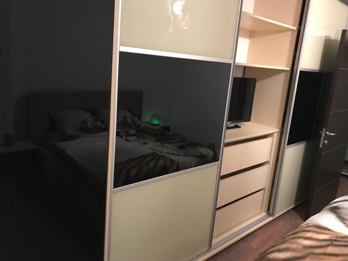Appartamento Luxury Bucarest Esterno foto