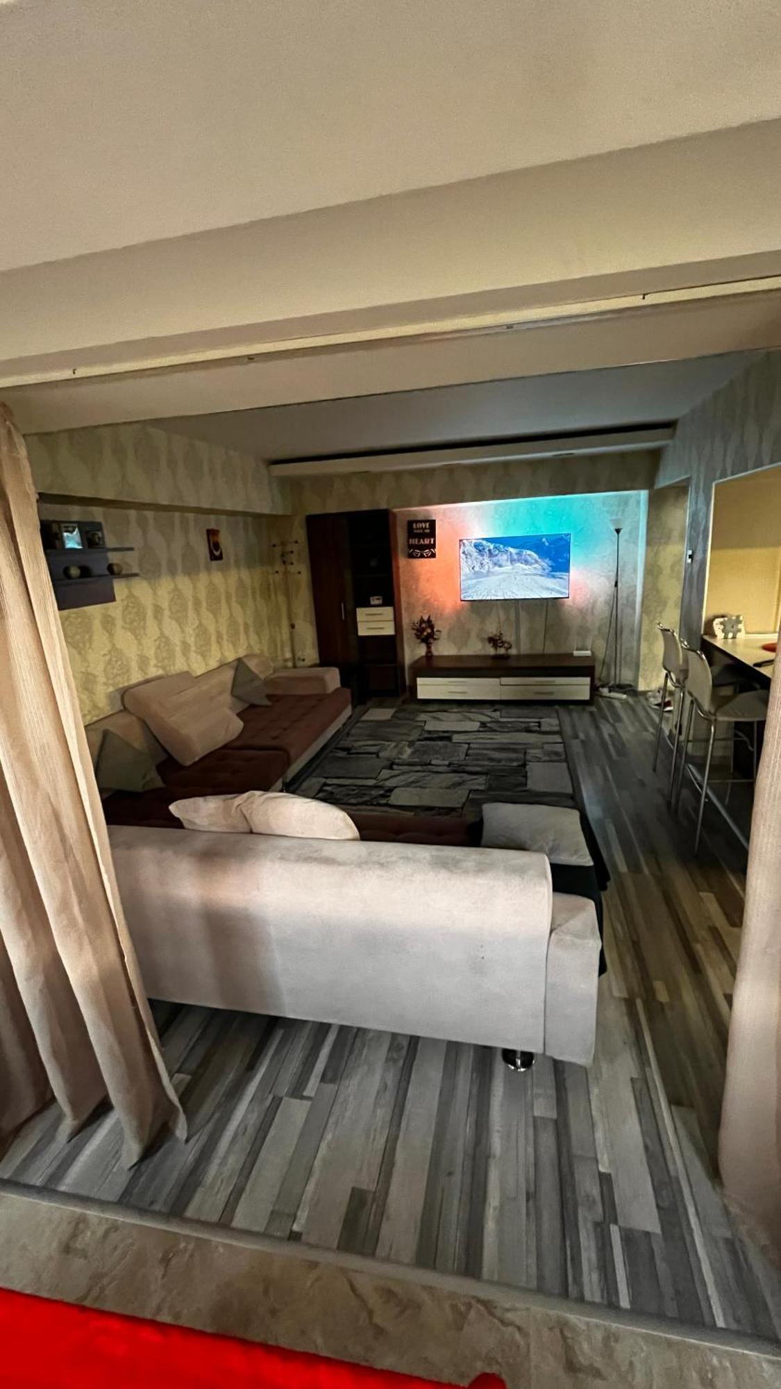Appartamento Luxury Bucarest Esterno foto