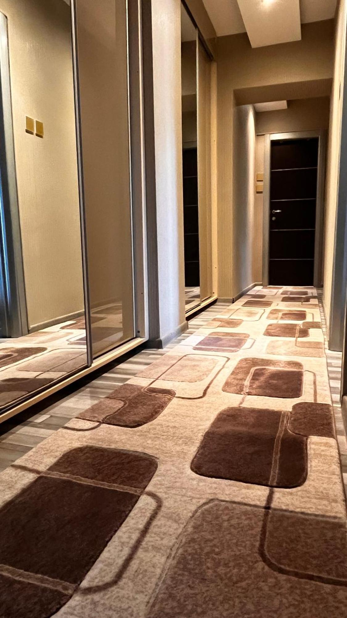 Appartamento Luxury Bucarest Esterno foto